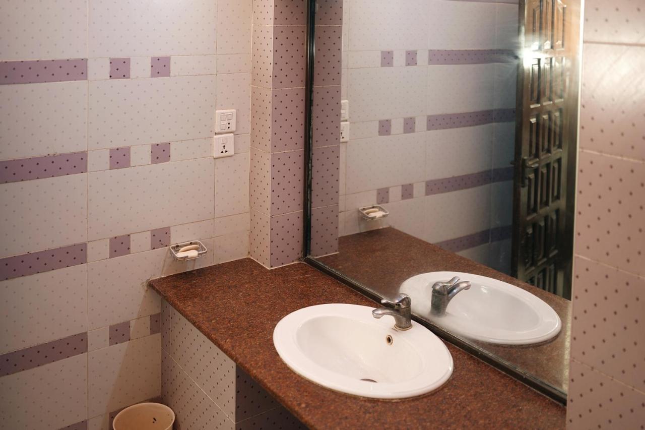 Diamond Lodge Karaczi Zewnętrze zdjęcie